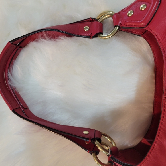 Elegant Red Leather Shoulder Bag - Picture 6 of 16